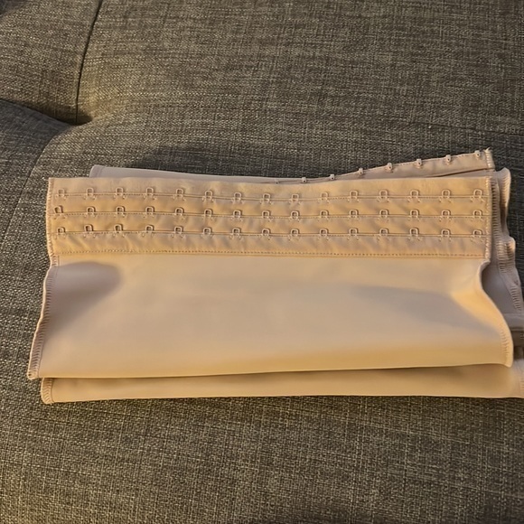 Skims Waist Trainer. Extra Strong Support💕 - Picture 4 of 8